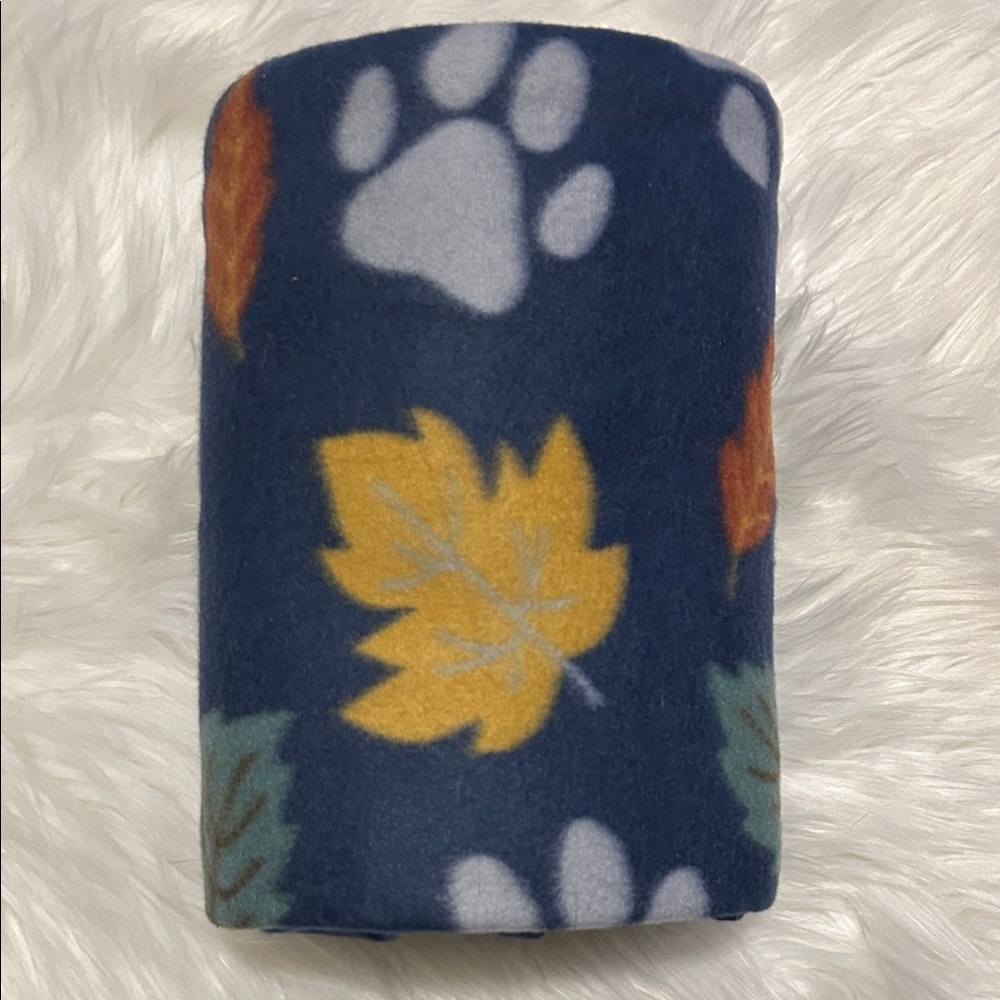 Cozy Blue Leaf and Paw Print Blanket - Picture 8 of 10